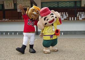 左：神戸、右：西宮 の恵比寿マスコット